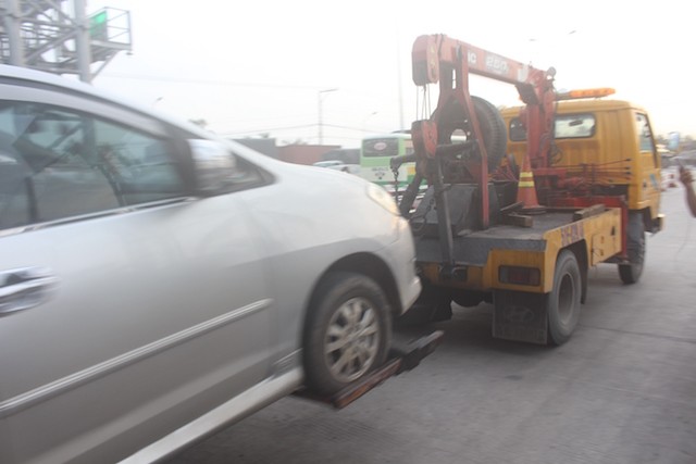 Công an làm việc với nhiều tài xế qua trạm BOT Cai Lậy - ảnh 4