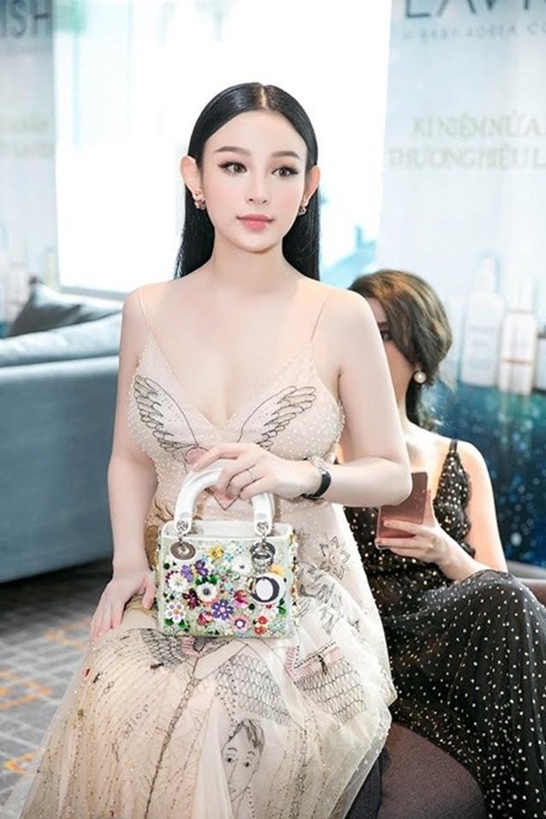 Huyền Baby: Mỹ nhân 'siêu vòng 1' có nhan sắc không tuổi - ảnh 3