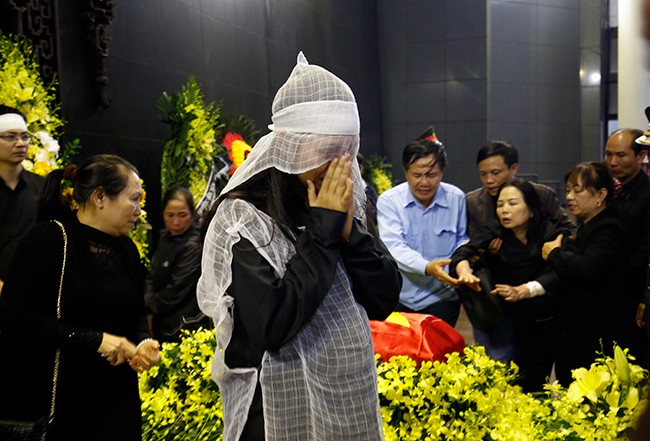 Tiễn biệt phi công Nguyễn Thành Trung: Nước mắt người ở lại - ảnh 9