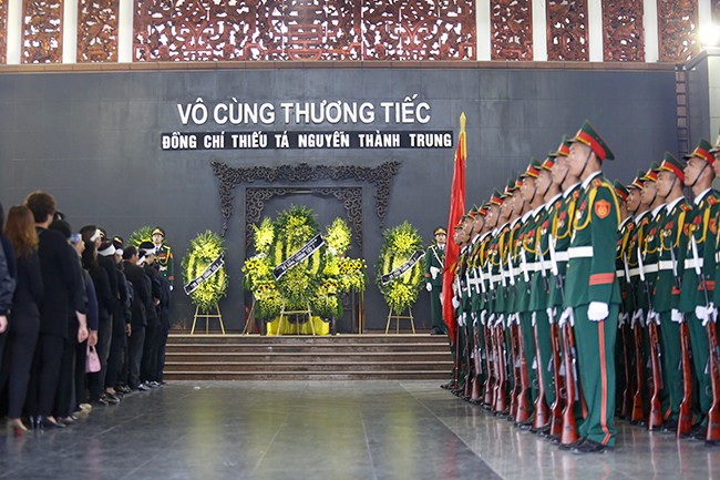 Tiễn biệt phi công Nguyễn Thành Trung: Nước mắt người ở lại - ảnh 2
