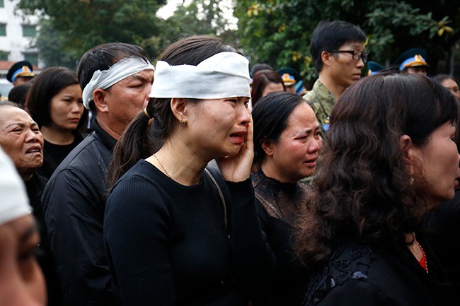 Tiễn biệt phi công Nguyễn Thành Trung: Nước mắt người ở lại - ảnh 21