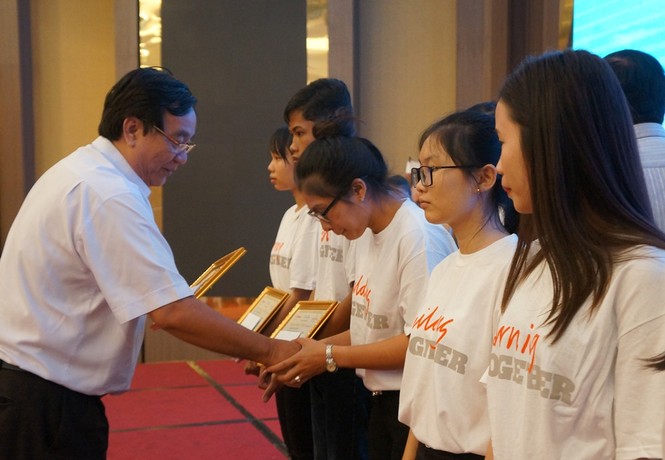 'Nâng bước sinh viên, chắp cánh tương lai' ở đất mũi Cà Mau - ảnh 1
