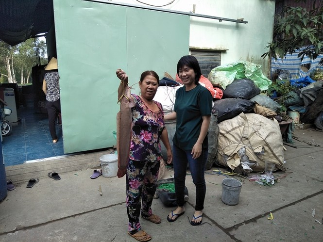 Lộc đầu năm, hai vợ chồng bắt được cá trê 'khủng' màu lạ ở Sài Gòn - ảnh 4