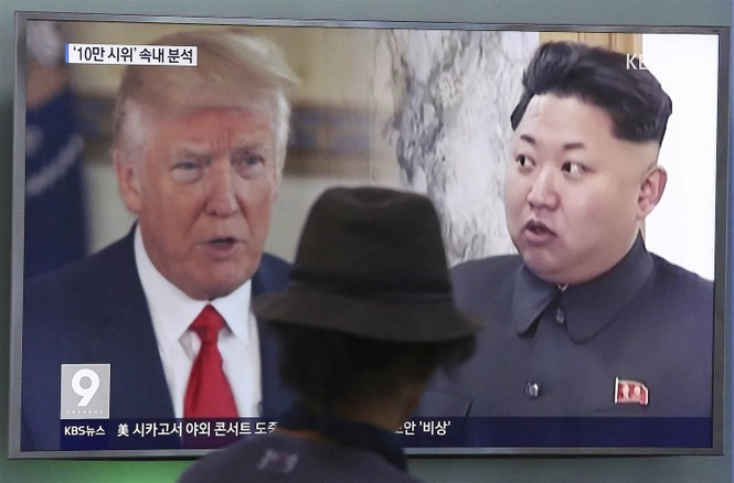 Tổng thống Donald Trump thân thiện khó tin với Chủ tịch Kim Jong-un - ảnh 1
