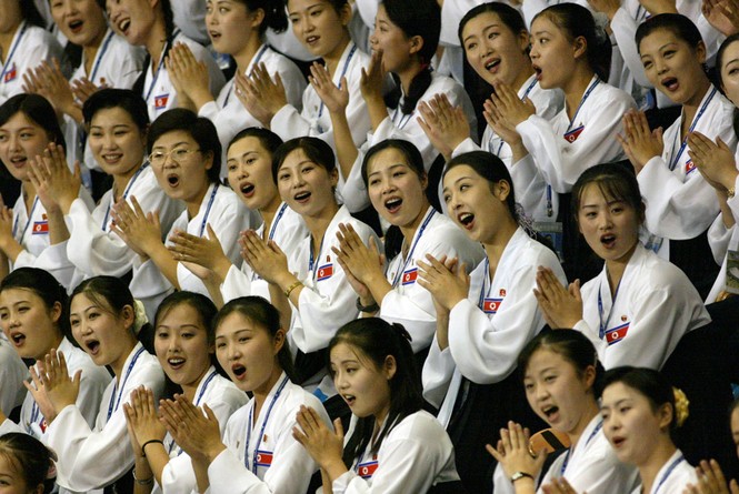 Triều Tiên muốn cử đội cổ vũ 230 người đến Hàn Quốc dự Olympic - ảnh 2