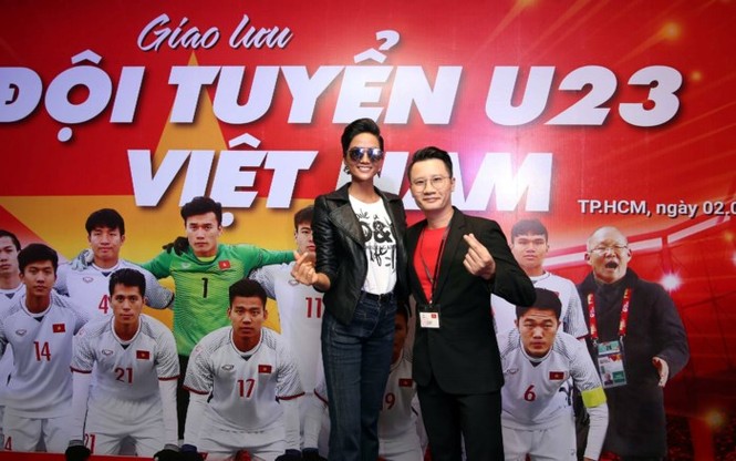 Hoa hậu H'hen Niê hồi hộp khi lần đầu gặp mặt các cầu thủ U23 - ảnh 3