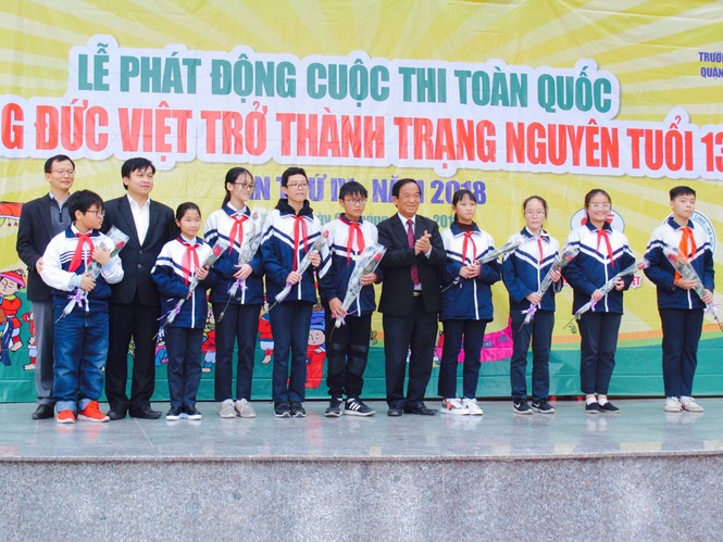 Hùng biện về ‘sự vô cảm’, học sinh Hà Nội lấy ví dụ U23 Việt Nam - ảnh 1