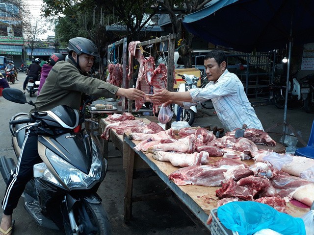 Đà Nẵng: Chợ nhộn nhịp ngày mùng 3 Tết - ảnh 1