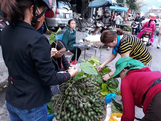Đà Nẵng: Chợ nhộn nhịp ngày mùng 3 Tết - ảnh 4