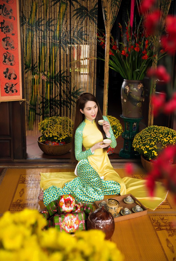 Ngọc Trinh, áo dài Tết - ảnh 8