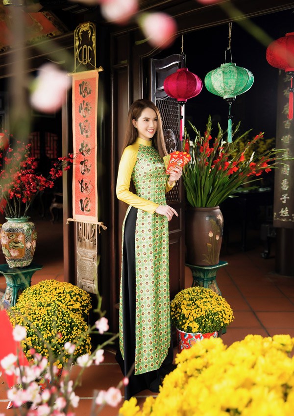 Ngọc Trinh, áo dài Tết - ảnh 3