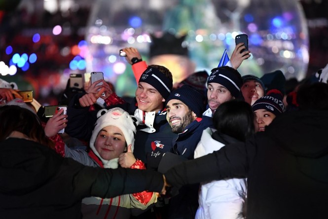Ivanka Trump tươi cười vẫy chào VĐV liên Triều tại lễ bế mạc Olympic - ảnh 10