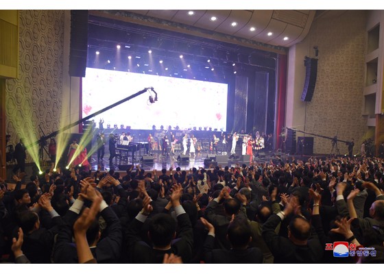 Ông Kim Jong-un chỉ đạo cấp dưới đến xin lỗi phóng viên Hàn Quốc? - ảnh 1