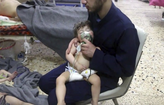 14 người thiệt mạng trong vụ tên lửa không kích sân bay Syria - ảnh 4