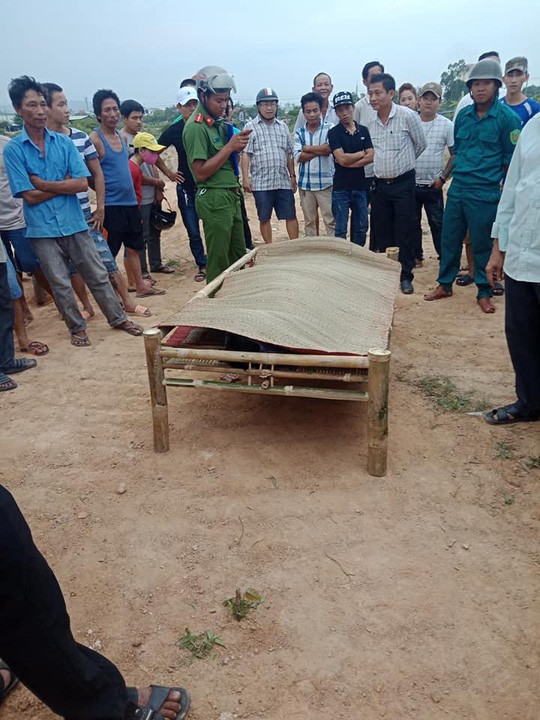 Đi chăn bò, tá hỏa phát hiện thi thể không quần áo - ảnh 1