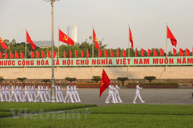 Lễ chào cờ tại Quảng trường Ba Đình trong ngày Sinh nhật Bác - ảnh 4