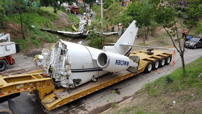 Honduras: Máy bay gãy đôi khi vừa hạ cánh - ảnh 5