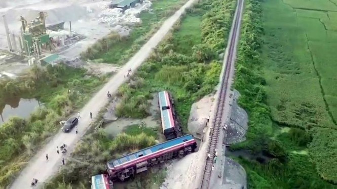 Cận cảnh hiện trường vụ tai nạn tàu hỏa ở Thanh Hóa - ảnh 4