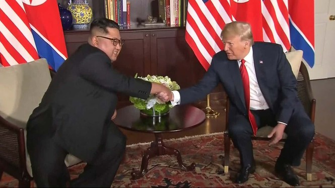 Ông Kim Jong-un: 'Thế giới ngỡ khoảnh khắc này như bộ phim viễn tưởng' - ảnh 25