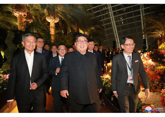 Ông Kim Jong-un: 'Thế giới ngỡ khoảnh khắc này như bộ phim viễn tưởng' - ảnh 40