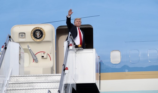 Ông Trump lên máy bay về nước sớm hơn dự kiến - ảnh 4