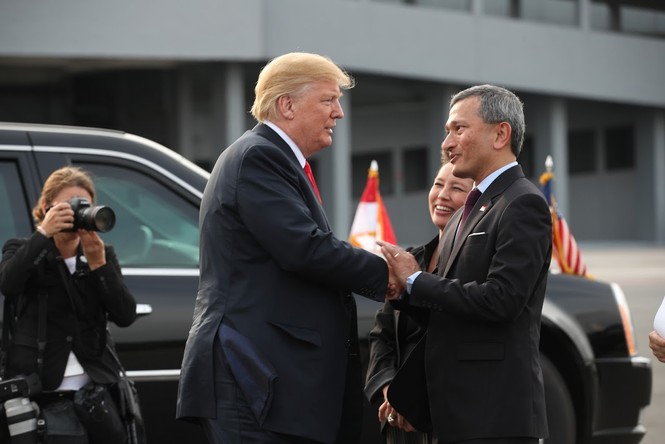 Ông Trump lên máy bay về nước sớm hơn dự kiến - ảnh 2
