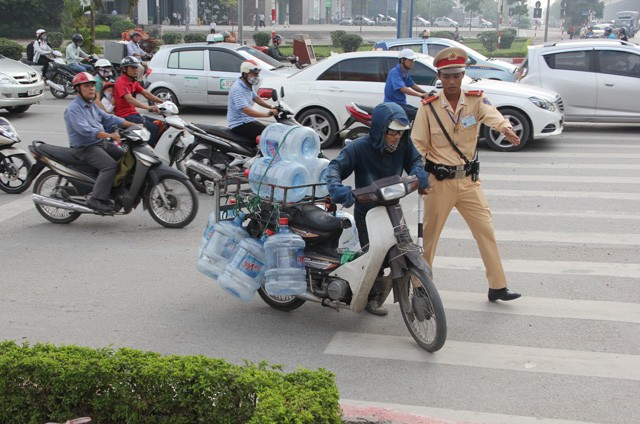 Hà Nội kiểm soát khí thải xe máy, quyết xóa xổ xe cũ nát - ảnh 1