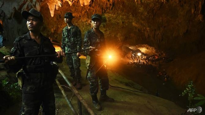 Lính Mỹ tìm kiếm đội bóng Thái Lan mắc kẹt trong hang động - ảnh 1