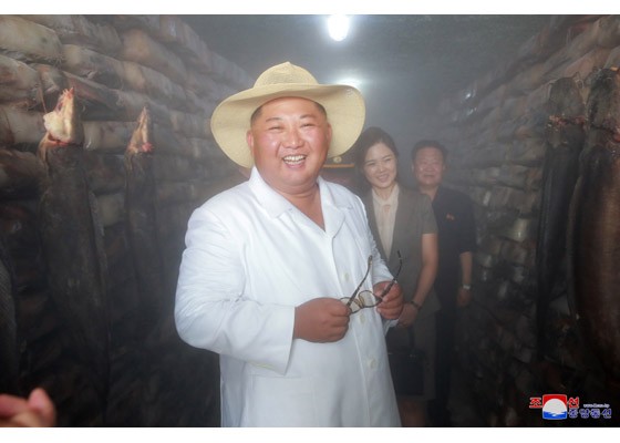 Thăm trại cá, ông Kim Jong-un khen cá trê nhìn giống… thỏi vàng - ảnh 13