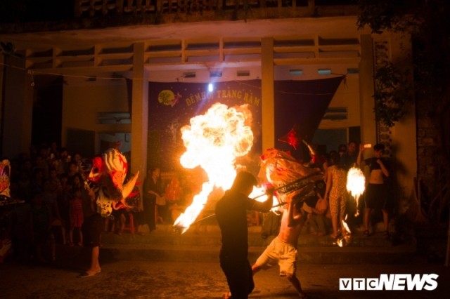 Ngôi làng từ trẻ đến già đều biết múa sư tử, thổi lửa như nghệ sĩ xiếc - ảnh 3