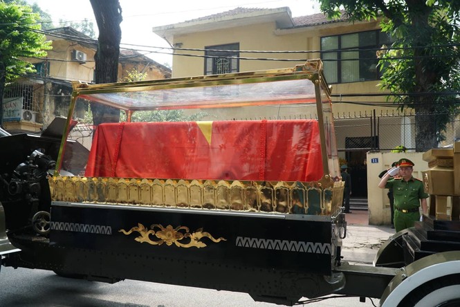 Linh xa đưa linh cữu nguyên Tổng Bí thư Đỗ Mười qua các phố Hà Nội - ảnh 4