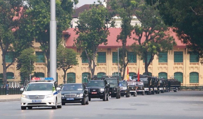 Linh xa đưa linh cữu nguyên Tổng Bí thư Đỗ Mười qua các phố Hà Nội - ảnh 8