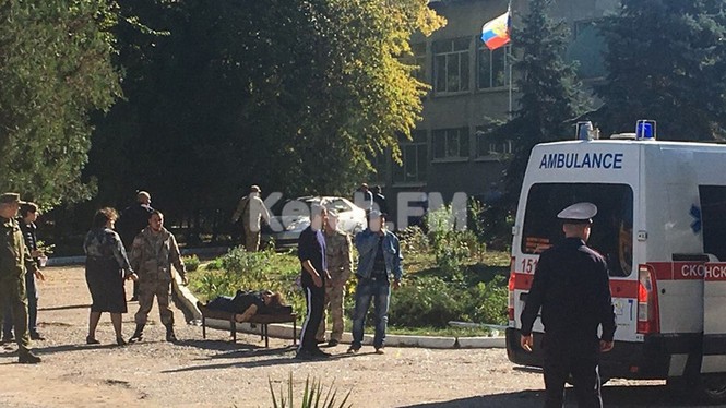 Crimea: Mẹ nghi phạm xả súng cấp cứu cho nạn nhân của con trai - ảnh 1