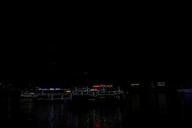 Người dân Đà Nẵng háo hức đổ ra đường đón năm mới - ảnh 7