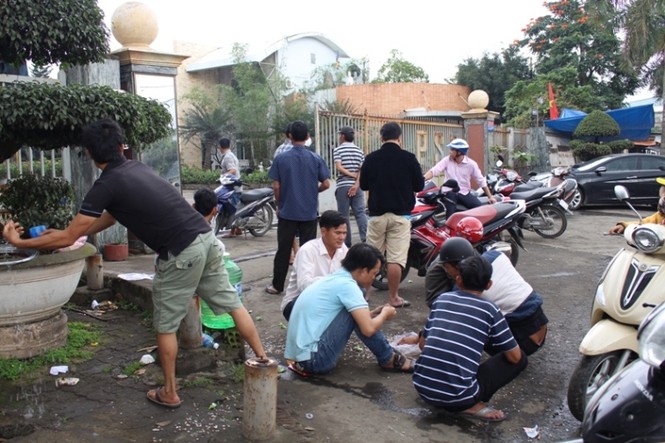 Dân vây nhà máy thép suốt đêm vì ô nhiễm - ảnh 6