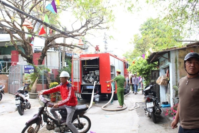 Cháy nhà trọ, lửa bén sang 'thiêu' nhà chủ trọ - ảnh 4