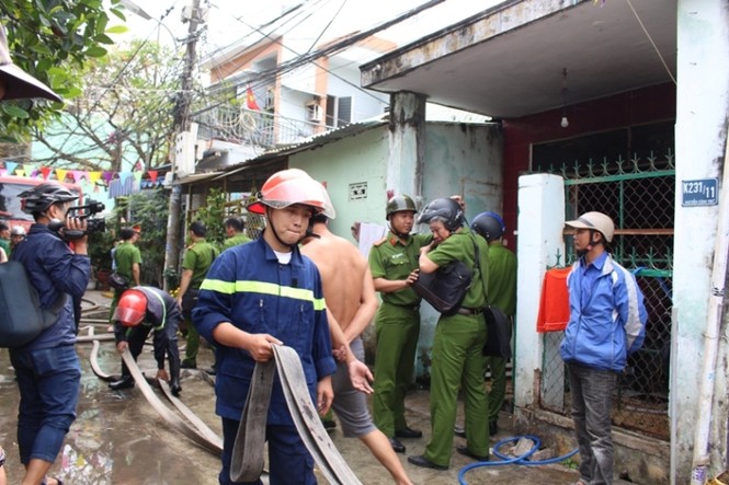 Cháy nhà trọ, lửa bén sang 'thiêu' nhà chủ trọ - ảnh 5