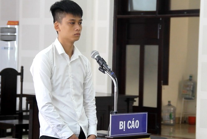 Tài xế khống chế kế toán cướp 200 triệu của công ty lãnh 10 năm tù - ảnh 1