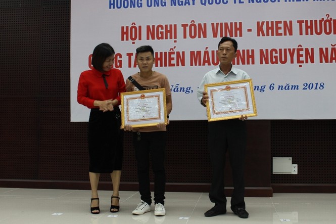 Đà Nẵng tôn vinh những người hiến máu tình nguyện - ảnh 1