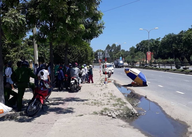 Xe máy va chạm với xe ben, bé gái 5 tuổi tử vong - ảnh 1