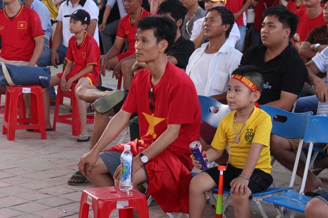 CĐV Đà Nẵng thất thần sau trận thua đáng tiếc của Olympic Việt Nam - ảnh 2