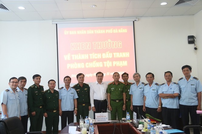 Đà Nẵng khen thưởng ban chuyên án vụ bắt 10 tấn ngà voi, sừng tê - ảnh 1