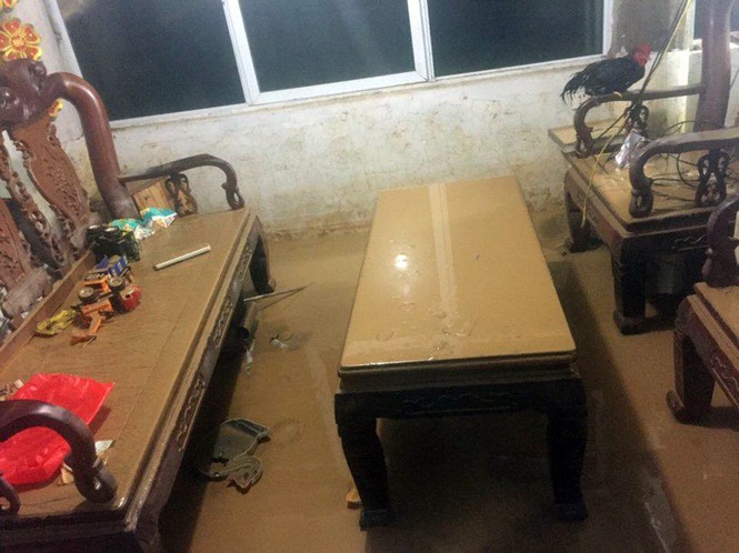Kinh hãi nhìn nước lũ cuốn trôi cầu ở Hòa Bình - ảnh 6