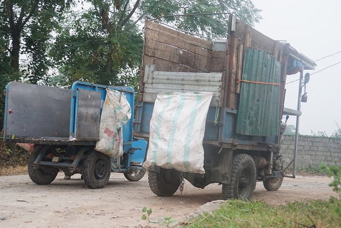 Bịt mũi, che mặt qua núi rác bủa vây đê làng ngoại thành Hà Nội - ảnh 13