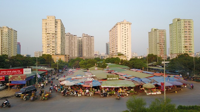 Sân thượng trồng rau, tầng một chứa rác ở khu tái định cư Nam Trung Yên - ảnh 15
