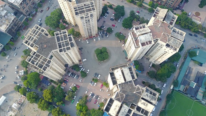 Sân thượng trồng rau, tầng một chứa rác ở khu tái định cư Nam Trung Yên - ảnh 3
