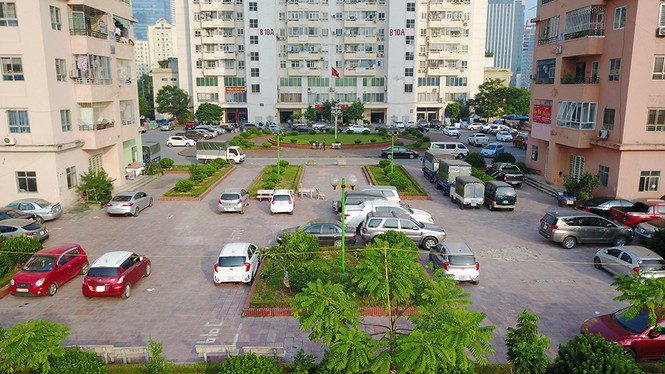 Sân thượng trồng rau, tầng một chứa rác ở khu tái định cư Nam Trung Yên - ảnh 7