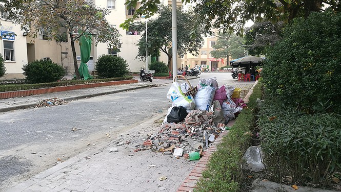 Sân thượng trồng rau, tầng một chứa rác ở khu tái định cư Nam Trung Yên - ảnh 11