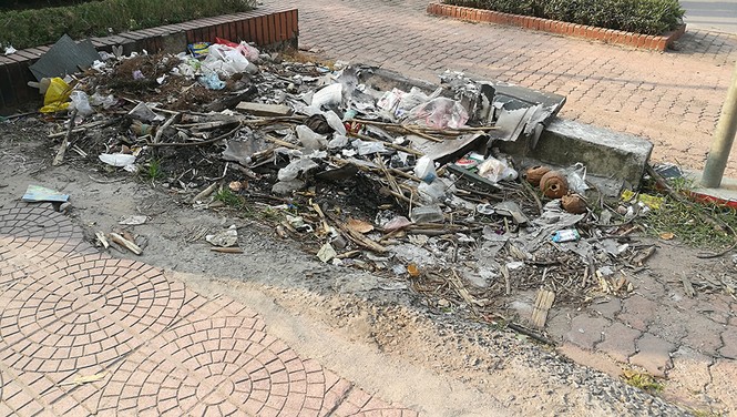 Sân thượng trồng rau, tầng một chứa rác ở khu tái định cư Nam Trung Yên - ảnh 12