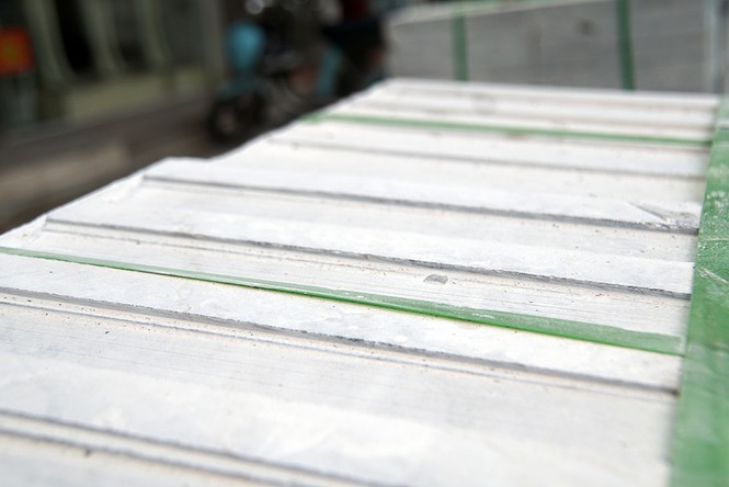 Vỉa hè Hà Nội khắp nơi ngổn ngang công trường lát đá mới - ảnh 12